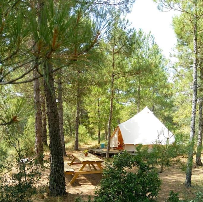 Forest Days Navés 外观 照片
